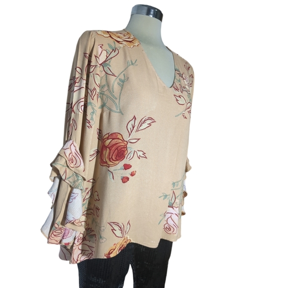 DG2 Beige and Red Floral 3/4 Long Sleeve SIZE M/Grande - Picture 8 of 16